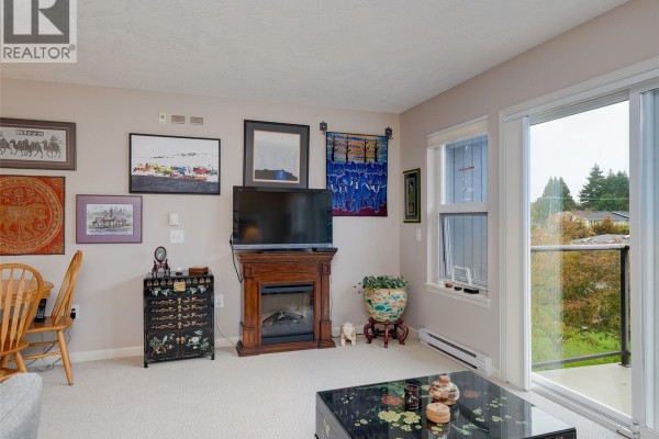 Kitchen - 316 1485 Garnet Rd, Saanich, BC V8P5T5 Photo 4
