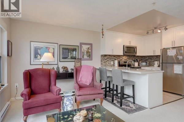 Dining room - 316 1485 Garnet Rd, Saanich, BC V8P5T5 Photo 5