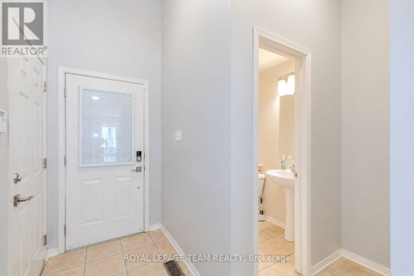 Kitchen - 316 Bryarton Street, Ottawa, ON K1C7R5 Photo 4