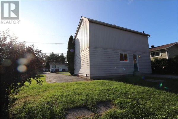 Living room - 316 Catherine Drive, Greater Sudbury, ON P3L1G7 Photo 4