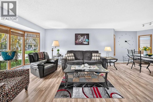 Living room - 316 Glamorgan Place Sw, Calgary, AB T3E6M2 Photo 2