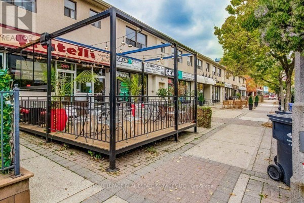 316 Kerr Street, Oakville, ON L6K3B5 Photo 3