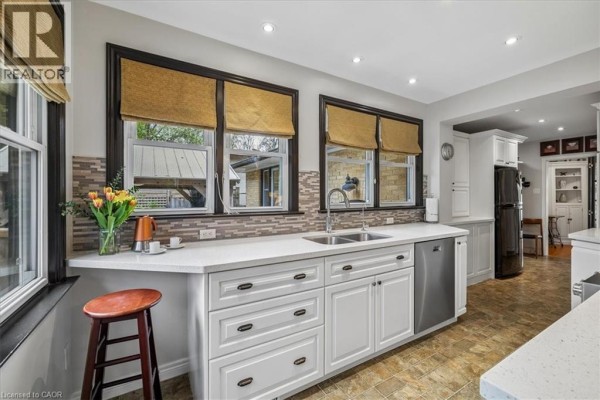 316 River Side Drive, Oakville, ON, photo 3