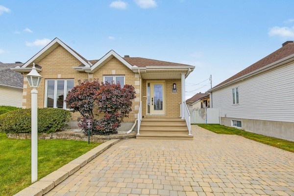 Living room - 316 Rue De Lausanne, Gatineau, QC J8T8K8 Photo 2