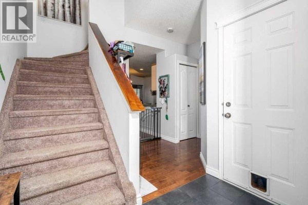 Foyer - 316 Washington Way Se, Medicine Hat, AB T1A8V2 Photo 5