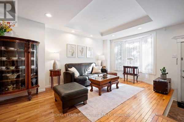Kitchen - 3160 Dundas Street, Toronto, ON M6P2A1 Photo 3
