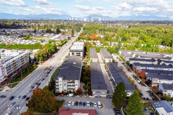 317 13628 81a Avenue, Surrey, BC V3W3E2 Photo 5