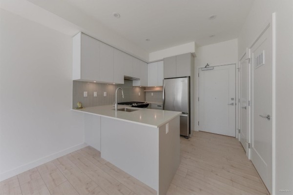 317 13777 75a Avenue, Surrey, BC, photo 3