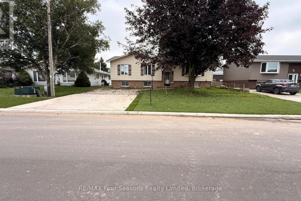 Kitchen - 317 Bricker Street, Saugeen Shores, ON N0H2C1 Photo 2