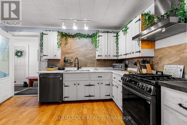Sunroom - 317 County Road 16 Road, Elizabethtown Kitley, ON K0G1G0 Photo 4