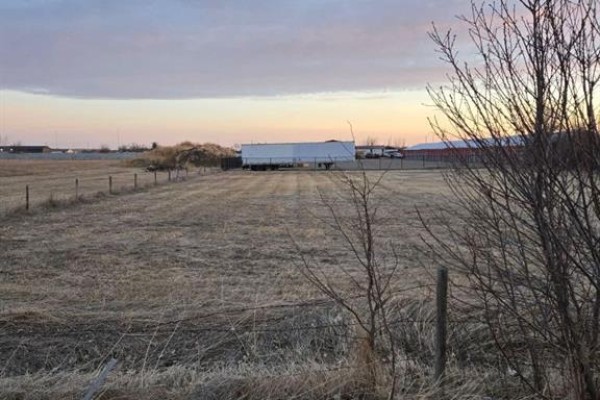 317 E 400 N, Raymond, AB, photo 2