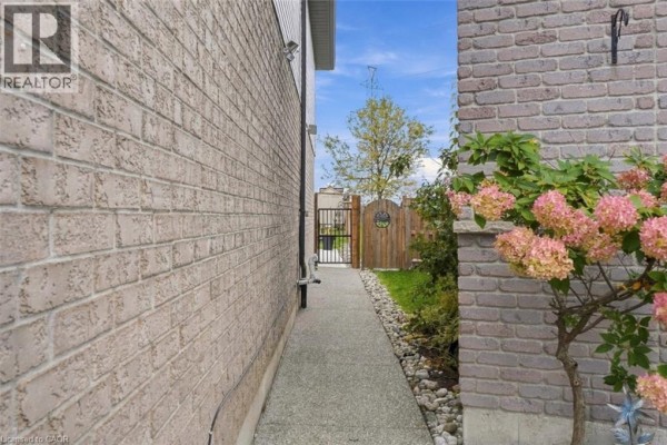 Living room - 317 Jacqueline Boulevard, Hamilton, ON L9B2V7 Photo 2