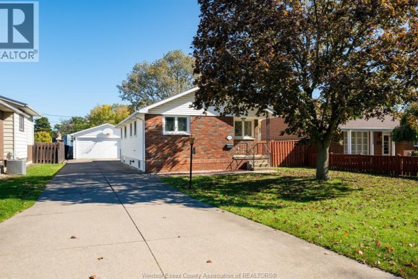 3172 Clemenceau Boulevard, Windsor
