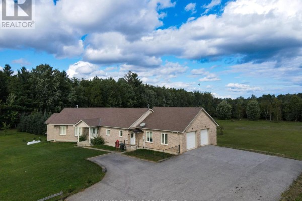 Primary Bedroom - 3175 3/4 Concession, Clearview, ON L0M1N0 Photo 4