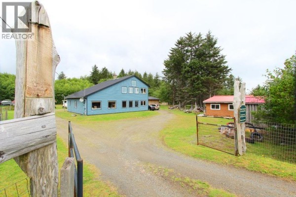 Living room - 31757 16 Highway, Daajing Giids Rural, BC V0T1Y0 Photo 2