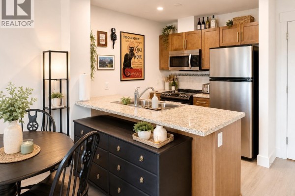318 1211 Village Green Way, Squamish, BC V8B0R7 Photo 3