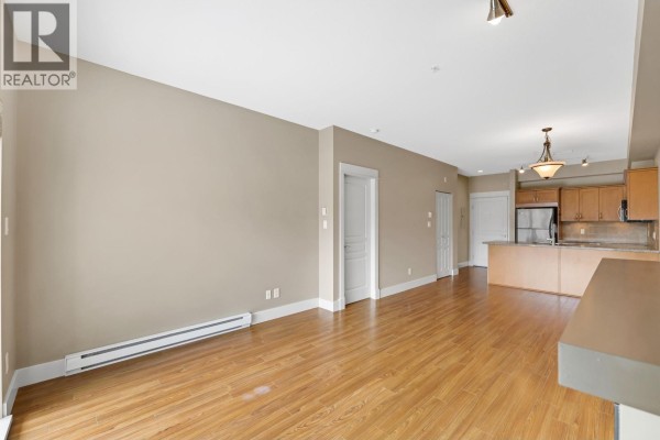318 1336 Main Street, Squamish, BC V8B0R2 Photo 4