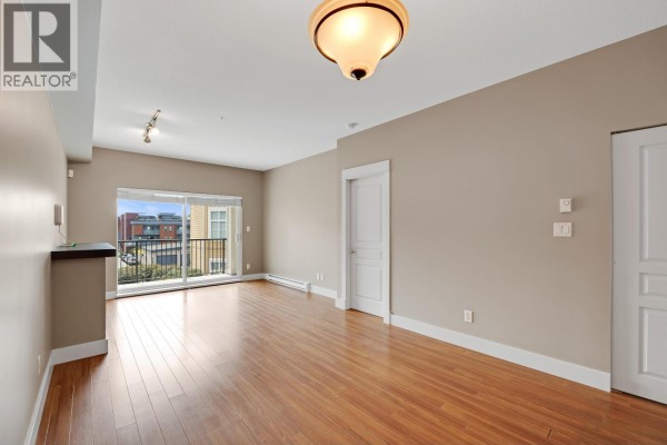 318 1336 Main Street, Squamish, BC V8B0R2 Photo 5