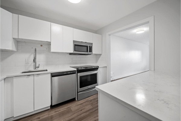 318 1561 Vidal Street, White Rock, BC V4B5A7 Photo 2