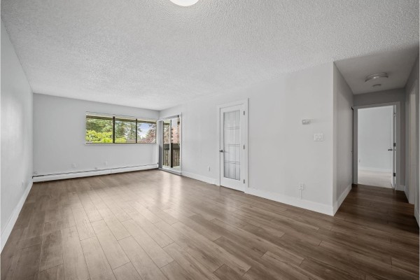 318 1561 Vidal Street, White Rock, BC V4B5A7 Photo 4