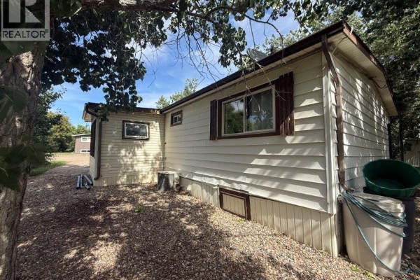 Enclosed porch - 318 6th Avenue Sw, Eston, SK S0L1A0 Photo 3
