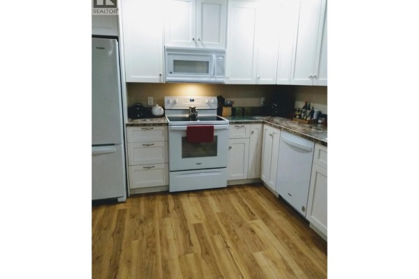 Living room - 318 8th Avenue, Creston, BC V0B1G3 Photo 5