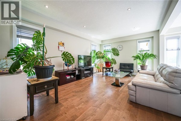 4pc Bathroom - 318 Chokecherry Crescent, Waterloo, ON N2V0H1 Photo 3