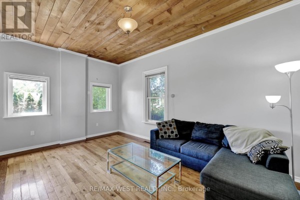 Primary Bedroom - 318 Simcoe Street, Woodstock, ON N4S1J3 Photo 4