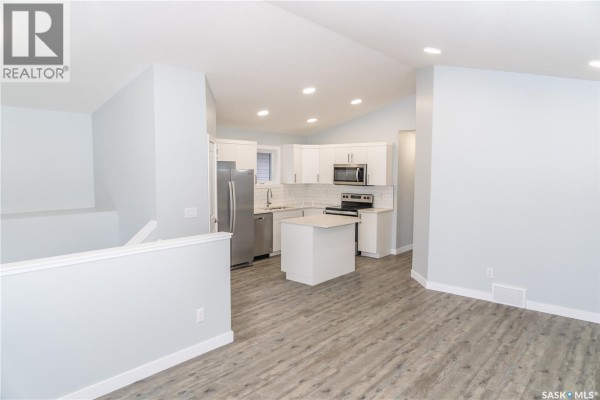4pc Ensuite bath - 318 Stehwien Street, Saskatoon, SK S7W1H5 Photo 5