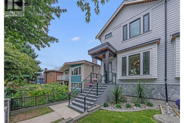 3180 Graveley Street, Vancouver, BC V5K3K6 Photo 2