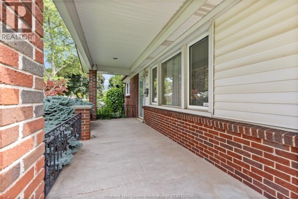 Family room/Fireplace - 3180 Morris, Windsor, ON N9E2J9 Photo 4