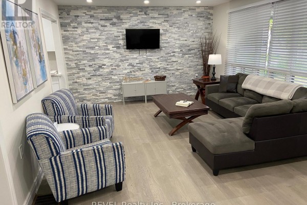 Living room - 3184 Mosley Street, Wasaga Beach, ON L9Z1V4 Photo 5