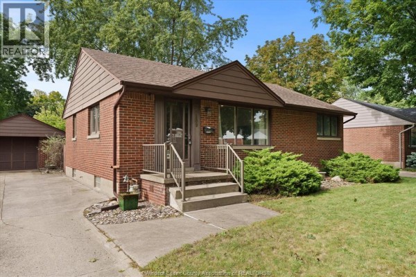 4pc Bathroom - 3189 Mckay, Windsor, ON  Photo 2