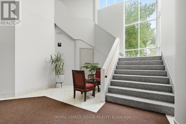 Kitchen - 319 - 10 Dean Park Road, Toronto, ON M1B3G8 Photo 3