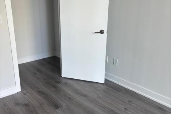 319 - 430 Square One Drive, Mississauga, ON L5B0R7 Photo 5