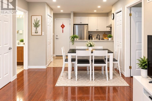 Kitchen - 319 - 5235 Finch Avenue E, Toronto, ON M1S5X3 Photo 3
