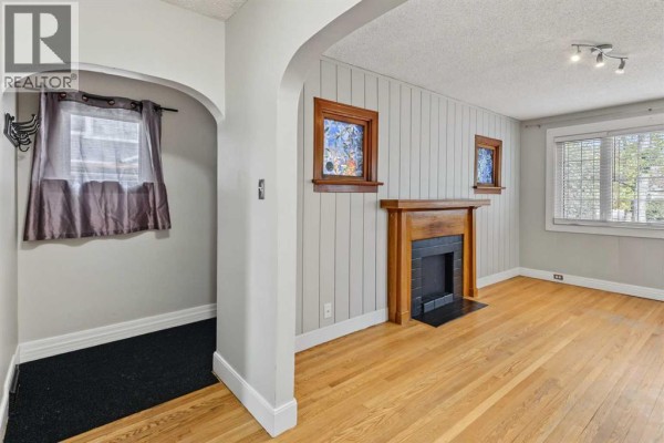 Bedroom - 319 11 Avenue Ne, Calgary, AB T2H2C3 Photo 3