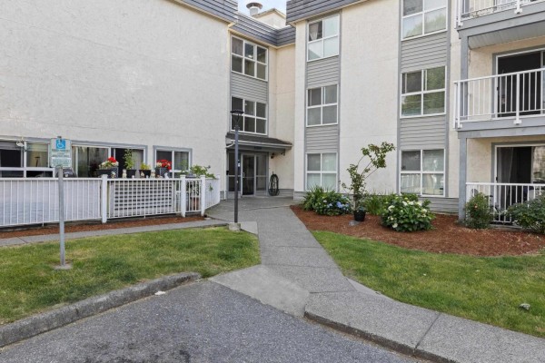319 32850 George Ferguson Way, Abbotsford, BC V2S7K1 Photo 4