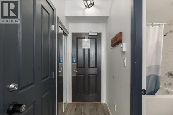 319 4369 Main Street, Whistler, BC V8E1B7 Photo 4