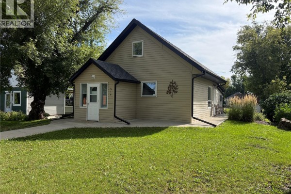 319 6th Avenue E, Melville