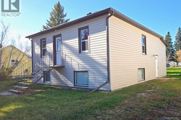 319 9th Street, Humboldt