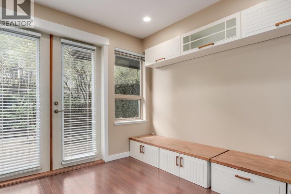319 E 15th Street, North Vancouver, BC V7L2R6 Photo 3