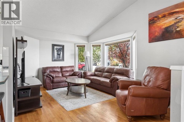 Family room - 319 Sheep River Place, Okotoks, AB T1S1N7 Photo 5