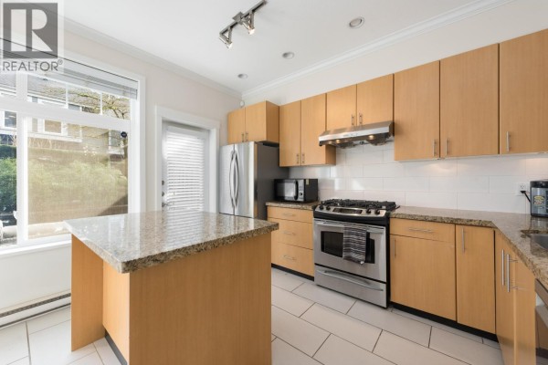 319 W 59th Avenue, Vancouver, BC V5X1X3 Photo 2