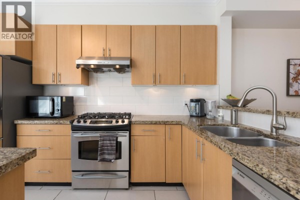 319 W 59th Avenue, Vancouver, BC V5X1X3 Photo 3