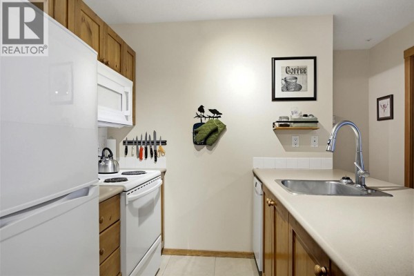 Dining room - 3190 Creekside Way Unit# 309, Sun Peaks, BC V0E5N0 Photo 5