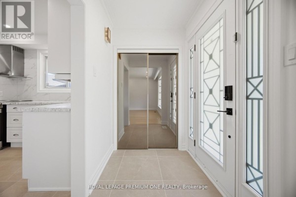 3195 Golden Orchard Drive, Mississauga, ON L4Y3G7 Photo 5