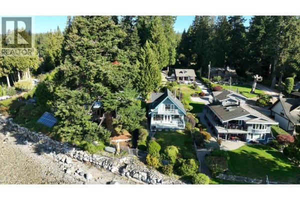 3199 Beach Avenue, Roberts Creek, BC V0N2W0 Photo 5