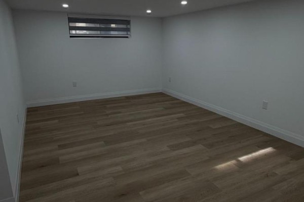 31a (basement) Laurel Avenue, Toronto, ON M1K3J3 Photo 5