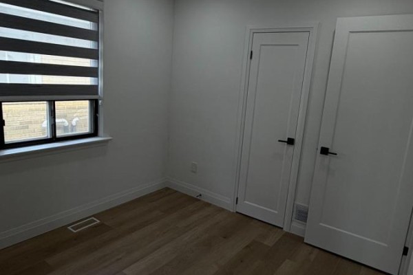 Bedroom 3 - 31a (main Floor) Laurel Avenue, Toronto, ON M1K3J3 Photo 5